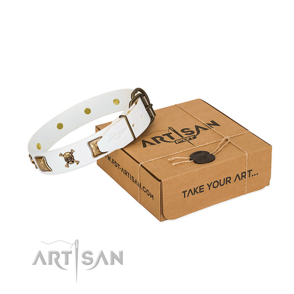 Stylish design full grain natural leather dog collar with corrosion resistant studs