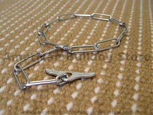 Fur saver dog collar with toggle.